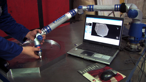 A robot arm performs a comparison in 3D from the final piece to the original 3D of the same