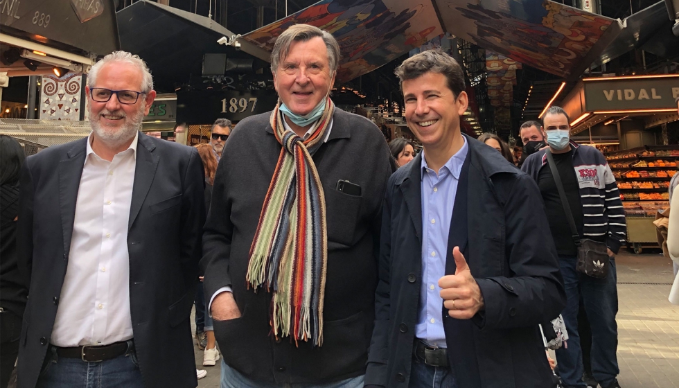 �scar Ubide, gerente de La Boqueria, junto a Salvador Capdevila, presidente, y Jorge Mas, vicepresidente