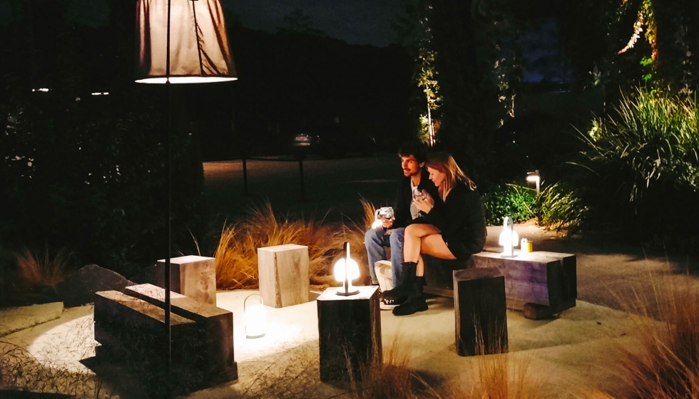 La luz como creadora de espacios de encuentro en la fiesta organizada por Marset el pasado 21 de octubre. Foto: V�ctor Jord�...