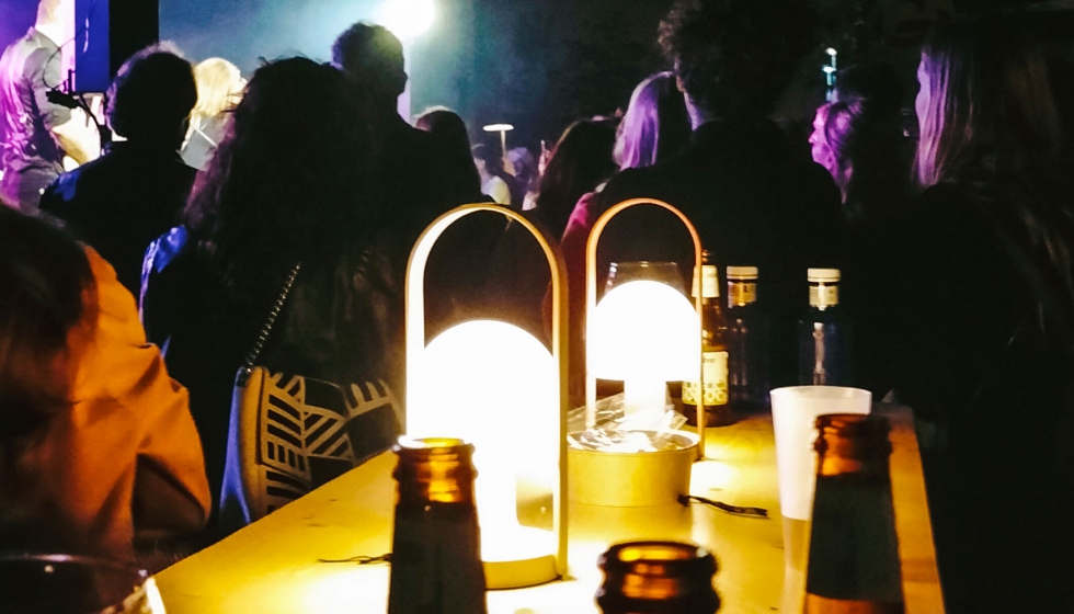 La luz como creadora de espacios de encuentro en la fiesta organizada por Marset el pasado 21 de octubre. Foto: V�ctor Jord�...