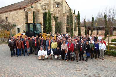 Foto de grupo de los clientes de Barloworld en la Hacienda de Zorita (Salamanca) donde tuvo lugar el seminario