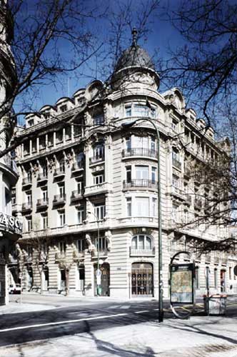 Edificio de Paseo de la Castellana, 15, vendido por la Mutua Madrile�a a la familia Reyzabal, una de las operaciones m�s remarcables de 2009...