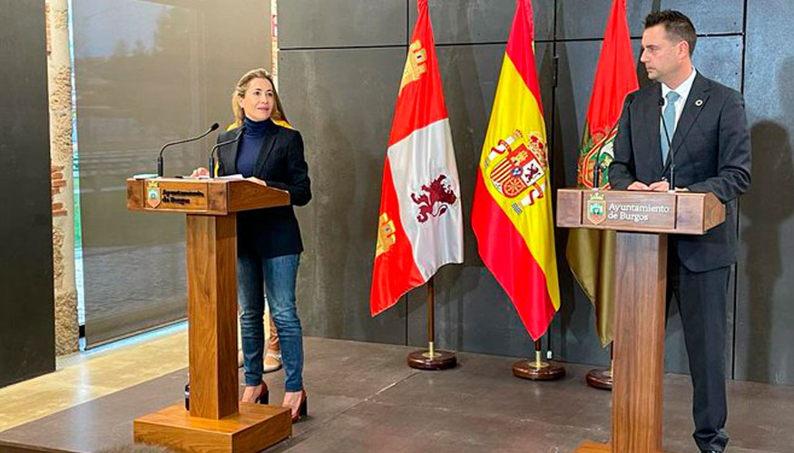 La ministra de Transportes, Movilidad y Agenda Urbana, junto al alcalde de Burgos, Daniel de la Rosa, en un acto celebrado el 5 de noviembre...
