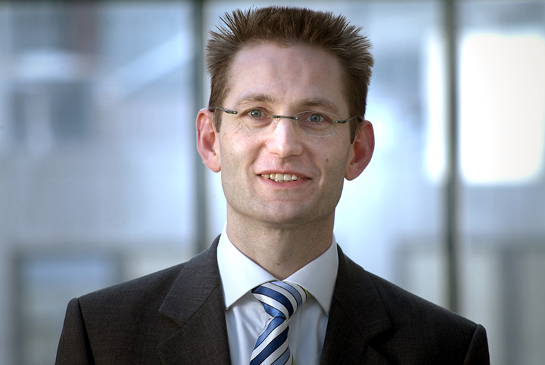Alexander Olowinsky, diretor do Grupo de Micro-unies no Fraunhofer ILT...