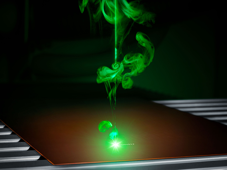 Alm das habituais fontes de raios infravermelhos, esto a ser utilizados cada vez mais os lasers verdes e azuis devido  maior absoro do cobre...