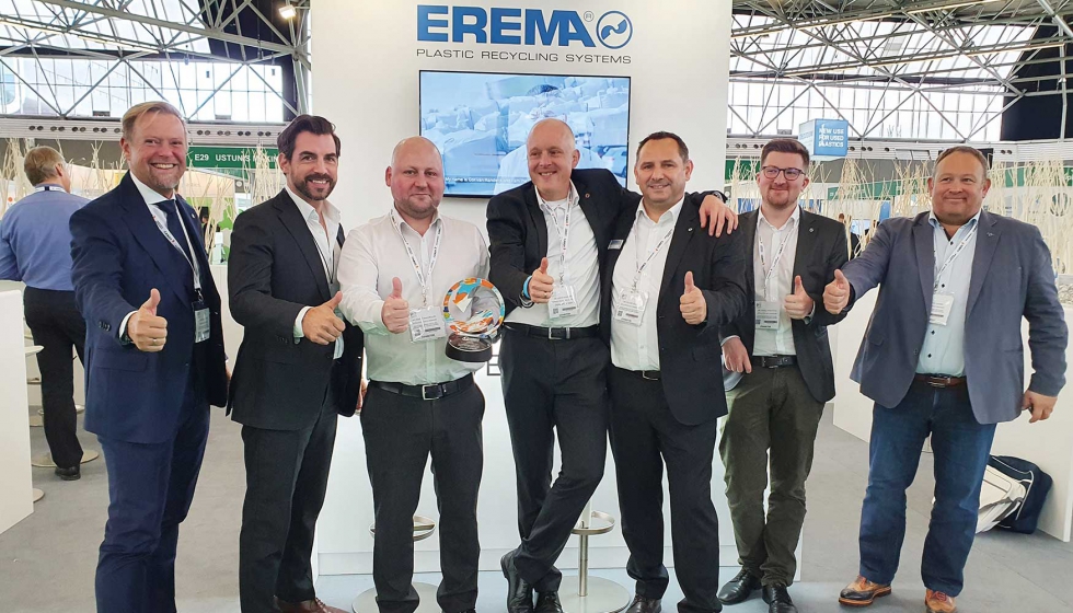 El equipo de Erema con Michael Heitzinger, director general de Erema GmbH (links im Bild)...