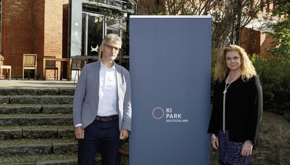 Jürgen Henn, responsable de Strategic IT and Digitalization de Schaeffler, y la catedrática Dr. Sabina Jeschke, CEO de KI Park, Berlín... Jürgen Henn, responsable de Strategic IT and Digitalization de Schaeffler, y la catedrática Dr. Sabina Jeschke, CEO de KI Park, Berlín...