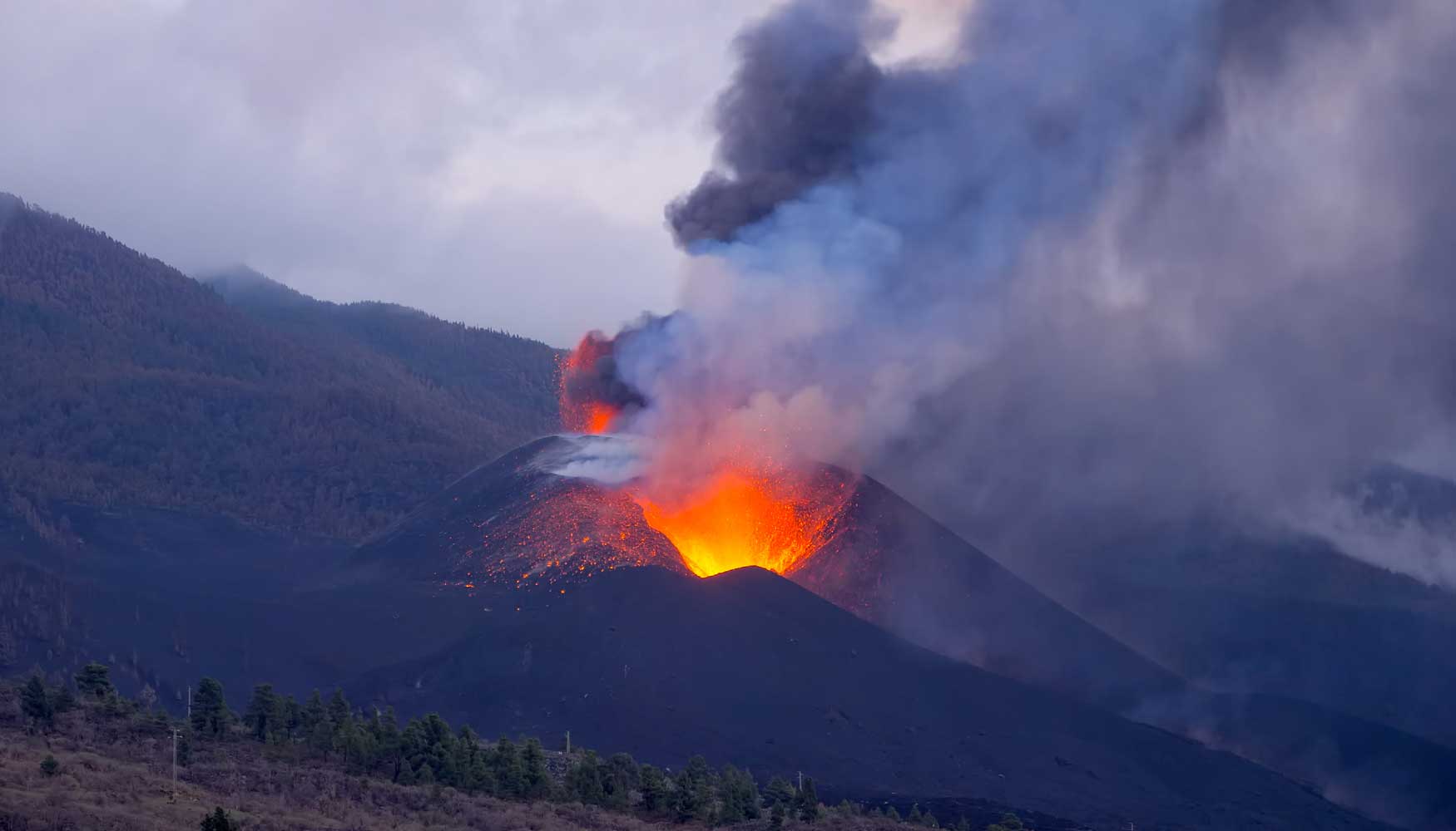 Erupcin del volcn de La Palma, conocido popularmente como Cumbre Vieja