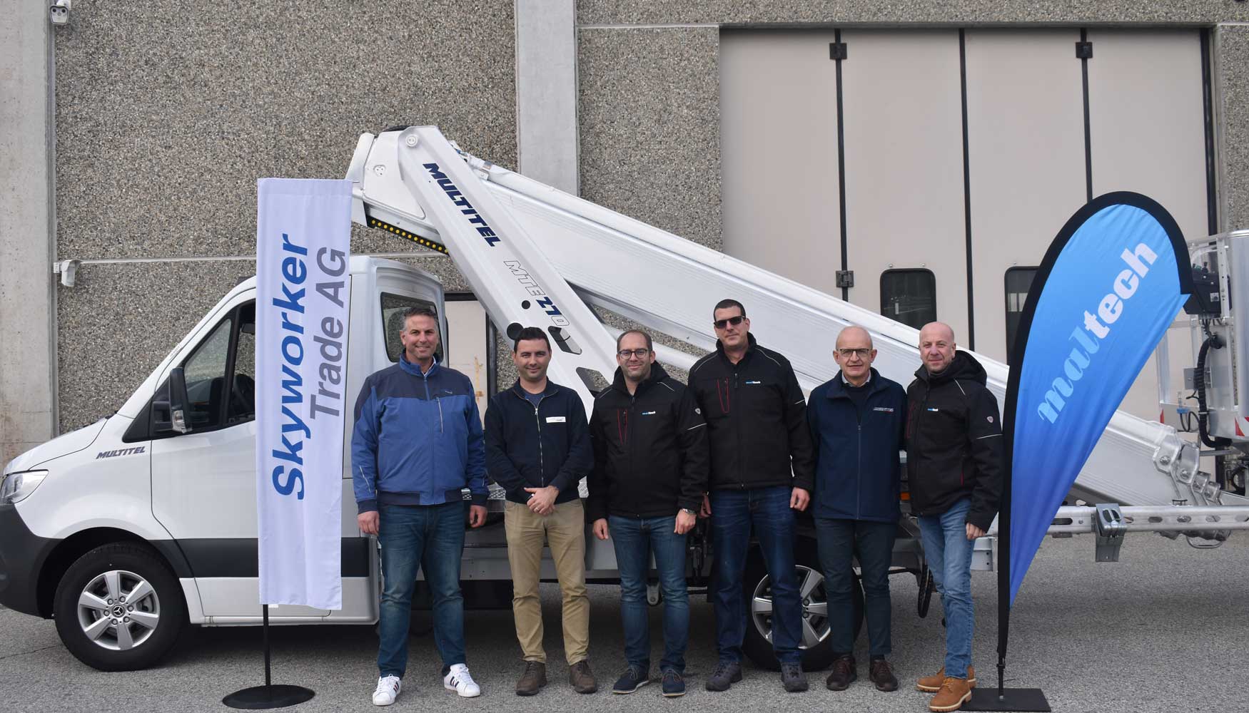 De izquierda a derecha...