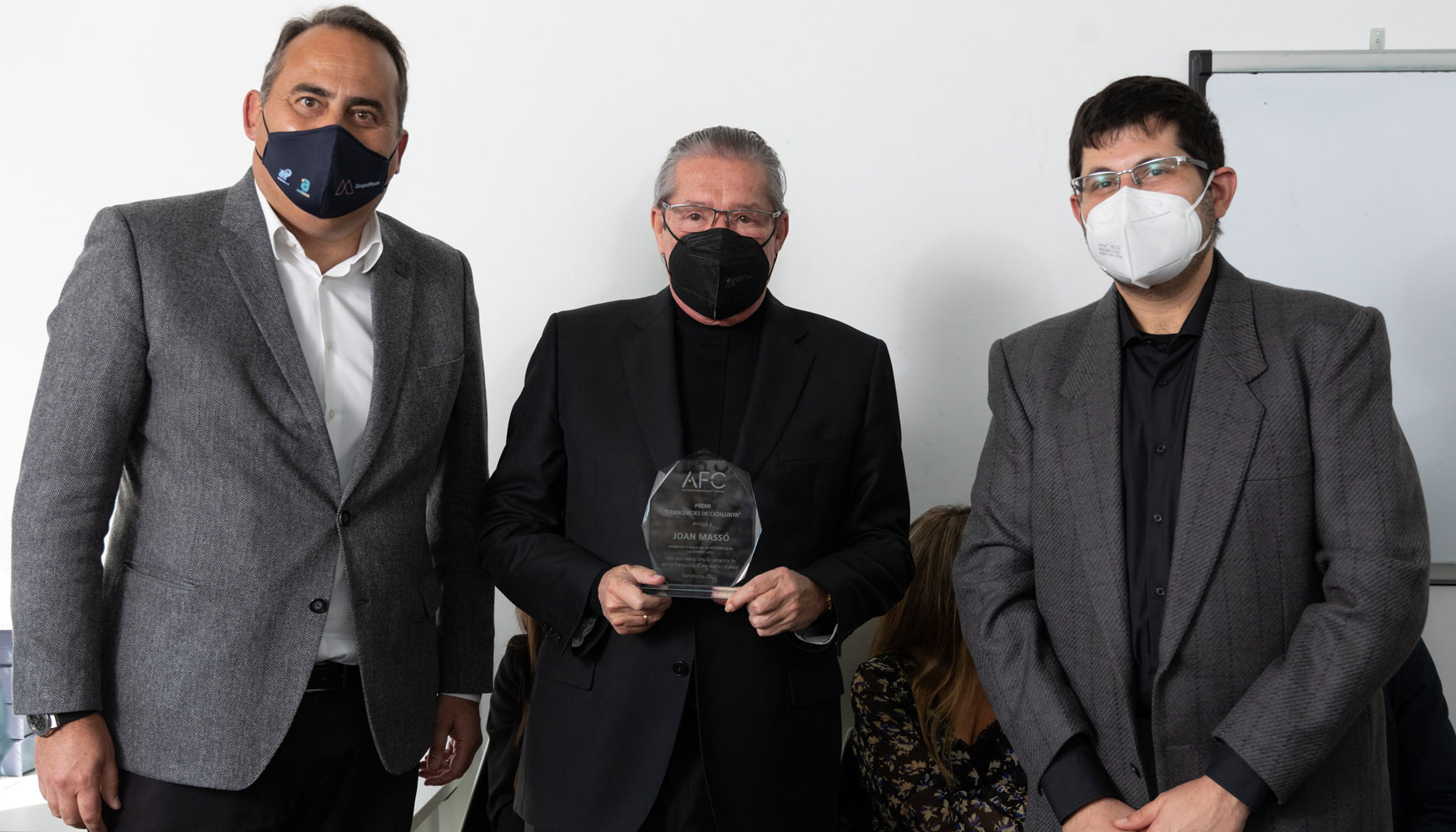 De izquierda a derecha, Marcos Moure, propietario y fundador de Grupo Moure; Joan Mass, franquiciado en Granollers de Autonetoil y Elefante Azul...
