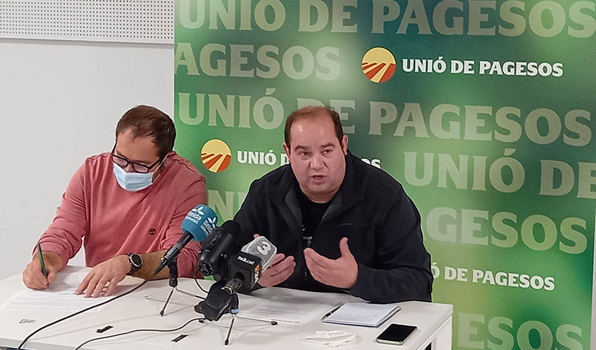 De izquierda a derecha, Jordi Armengol, responsable de Sectores Ganaderos de Uni de Pagesos; y Nstor Serra...