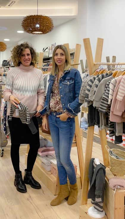 Erica Alcaide, junto a Silvia Bertolich, asesora comercial y visual de Cucadas Kids