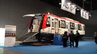 A wagon of line 9 set out in the contest of Bcn Rail with the front door of open evacuation