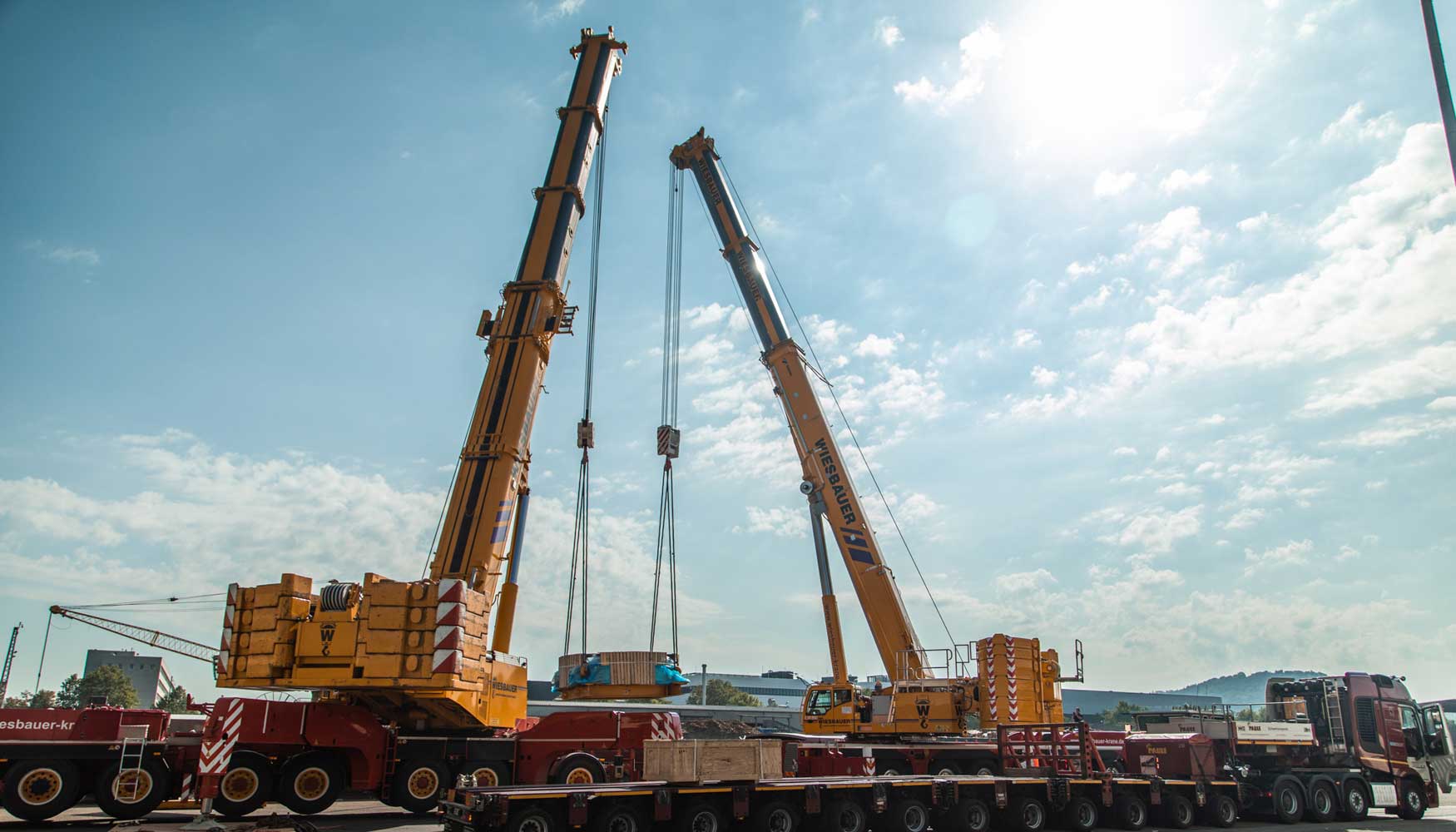 El peso bruto de la carga de 125 toneladas se dividi� justo en el medio entre las dos gr�as