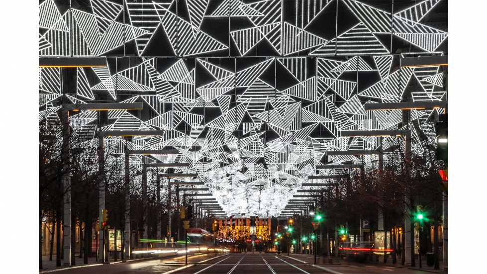 Foto: Estrellas, que por segundo ao consecutivo iluminan el Paseo de la Independencia de la ciudad de Zaragoza. Sebastin Arquitectos...