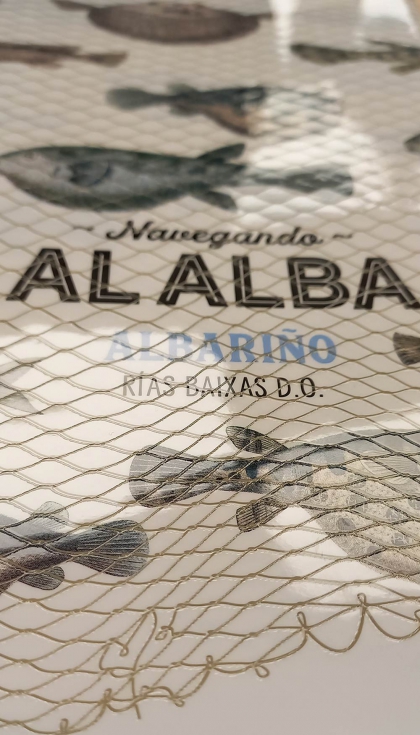 Sleeve impreso de IPE Industria Grfica para la botella de albario 'Navegando Al Alba' de Bodegas Martn Cdax