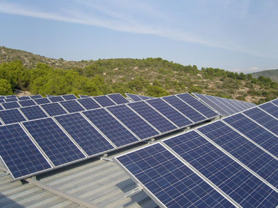 PV+ Solutions realiza instalaciones en tejados y cubiertas de edificios y disea y construye huertos solares que luego gestiona...