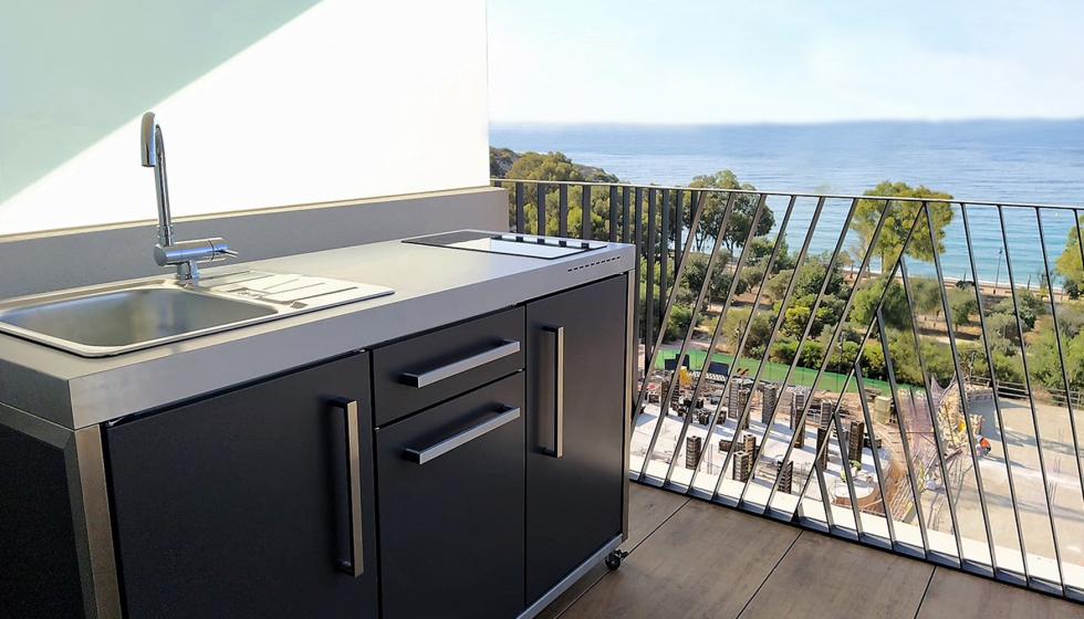 La minicocina outdoor de Stengel Ibrica, permite cocinar frente al mar...