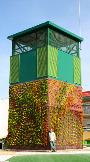 Vista del cubo vegetal de 128 m2 con cuatro orientaciones diferentes en Getafe