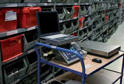 Article numbers and weights are stored in a mobile IND690sys weighing terminal and with the SysDataManager program...