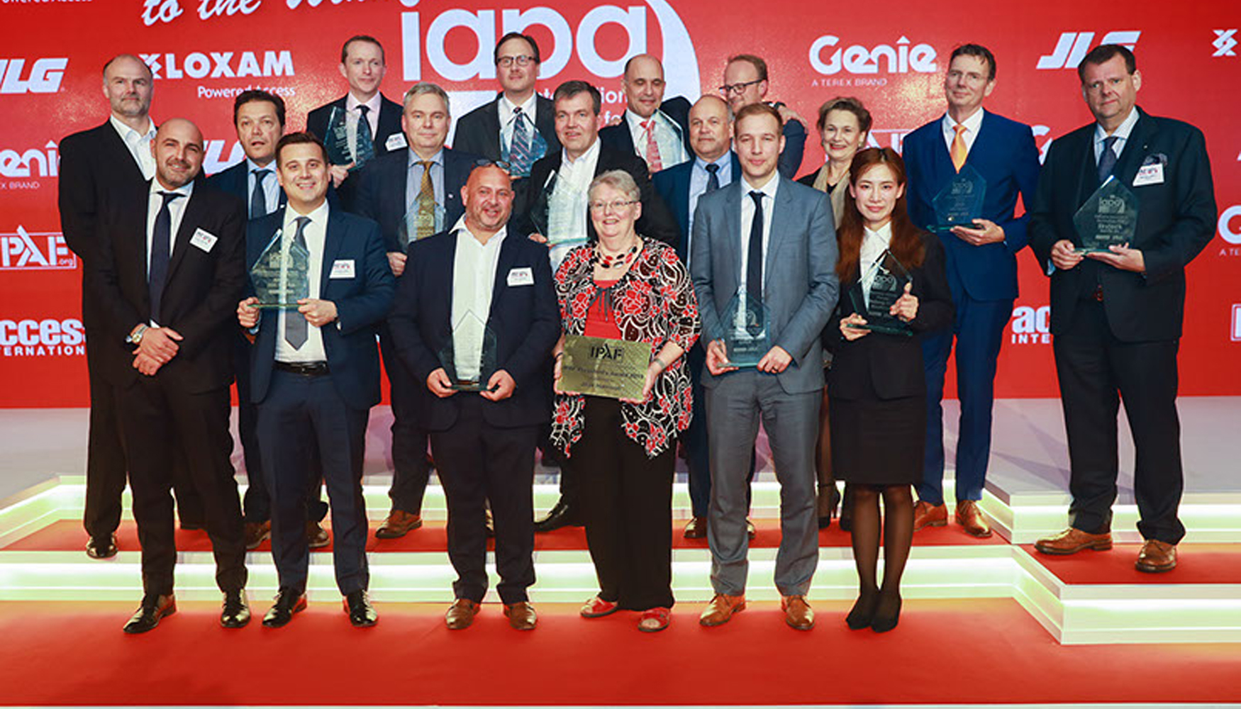 Foto de familia con los galardonados en los Premios IAPA 2019