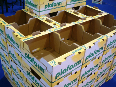 Cajas con el sello Plaform para frutas y hortalizas (el Grupo Plaform pertenece a AFCO)