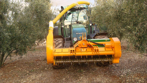 With the model 200 Biomass, Serrat Shredder takes pruning remains considered to be waste