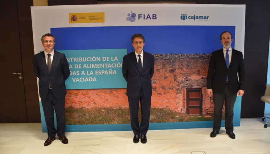 Eduardo Baamonde, presidente de Cajamar; Fernando Miranda, secretario general de Agricultura y Alimentacin del MAPA; y Mauricio Garca de Quevedo...