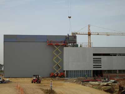 Hune platforms in the construction of the school of pilots at the airport of Seville