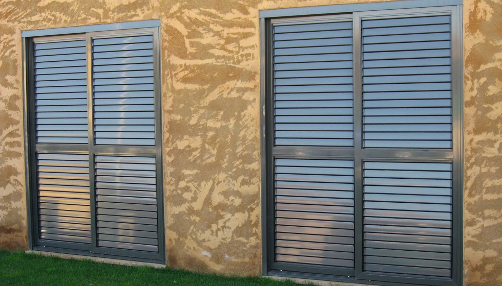 Adems de ventanas, las lamas bioclimticas orientables de Durmi son un complemento ptimo para puertas
