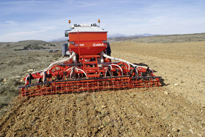 The seeder SM-1909 of machinery agricultural Sol, adapts to any type of planting and ground