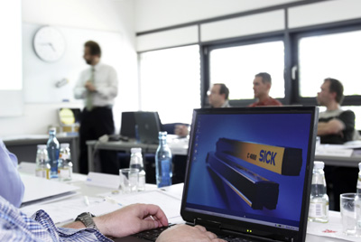 Para orientar a sus clientes sobre las normativas de seguridad, Sick organiza cuatro sesiones Webex durante el ao 2010