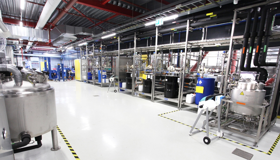 La fbrica se ha dotado de nuevos equipos con un alto grado de automatizacin para ofrecer tintas acuosas CMYK de polmero de mxima calidad...