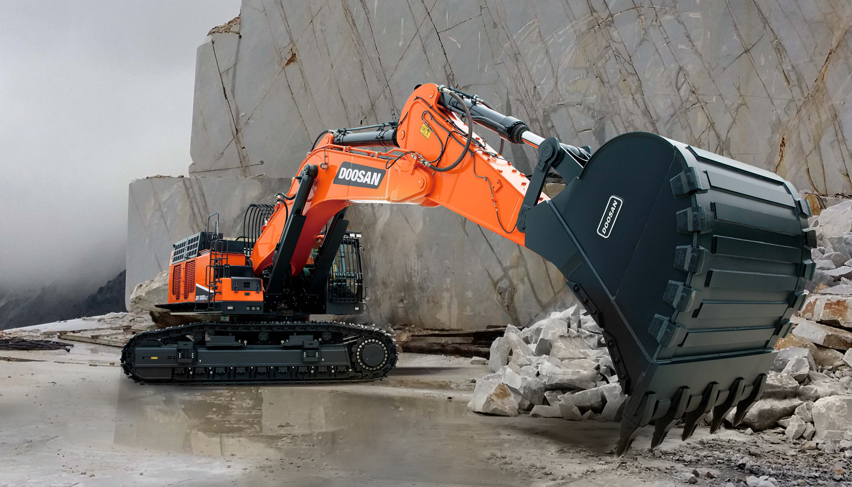 La nueva excavadora de orugas Fase V de 100 toneladas, DX1000LC-7, es el mayor modelo de excavadora jams fabricado por Doosan...
