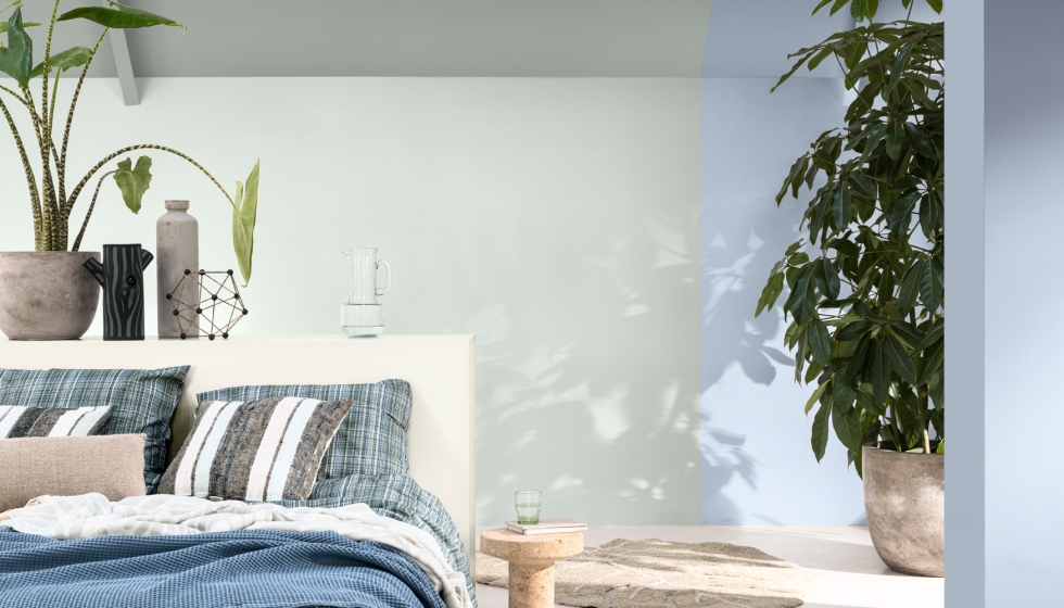 Una opcin ideal para un dormitorio es un tono calmante de azul claro, combinado con un tono fresco de verde