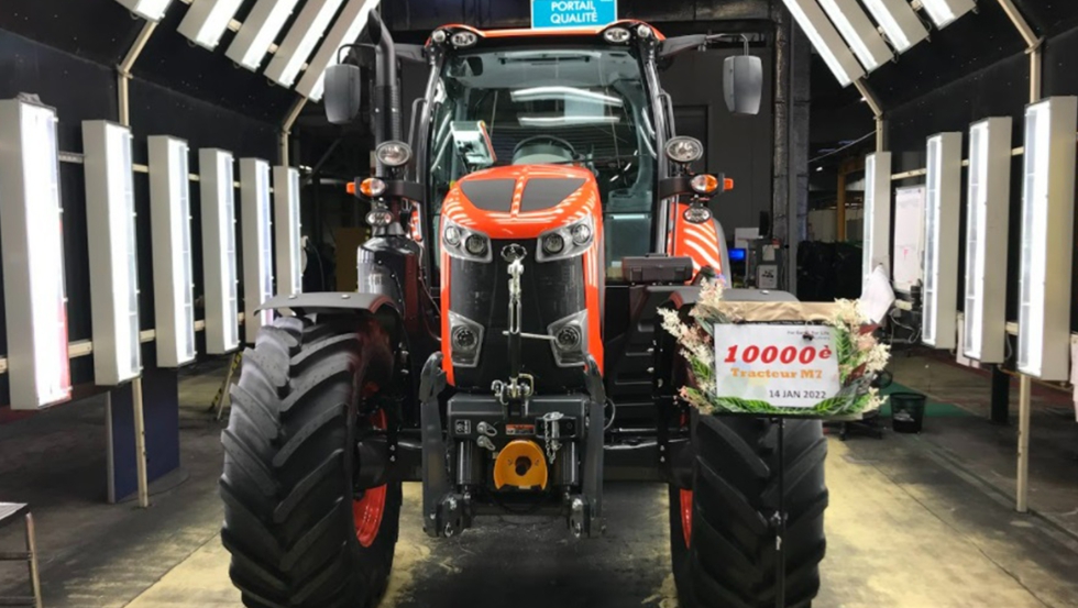 En enero sali de la cadena de produccin el tractor nmero 10.000 de la Serie M7000 que se fabrica en Francia desde 2015...