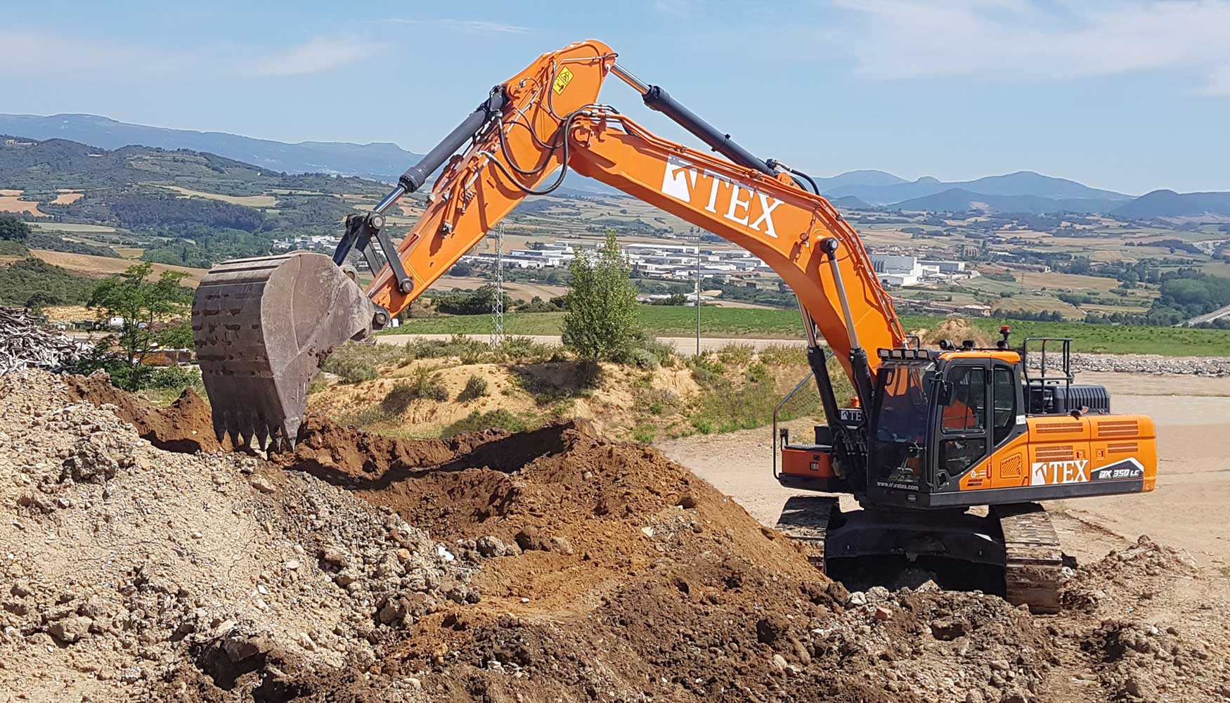 Excavadora Doosan DX350LC-7 de Obras y Servicios TEX