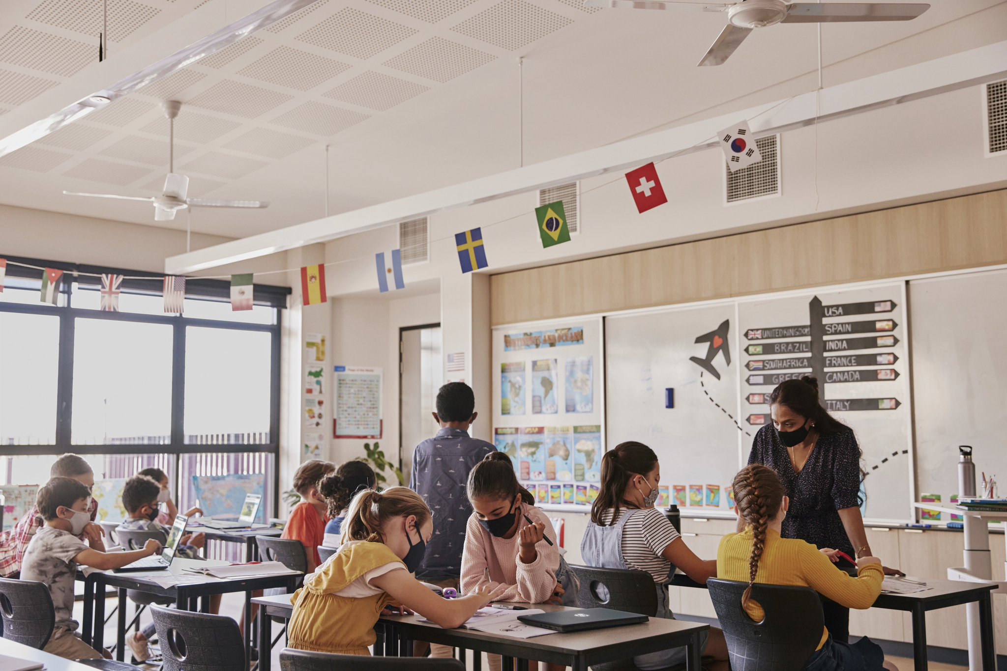 El HP Fortis 11 G9&quote; Q Chromebook es el dispositivo Fortis ms delgado y ligero de HP diseado para satisfacer los requisitos de los estudiantes...