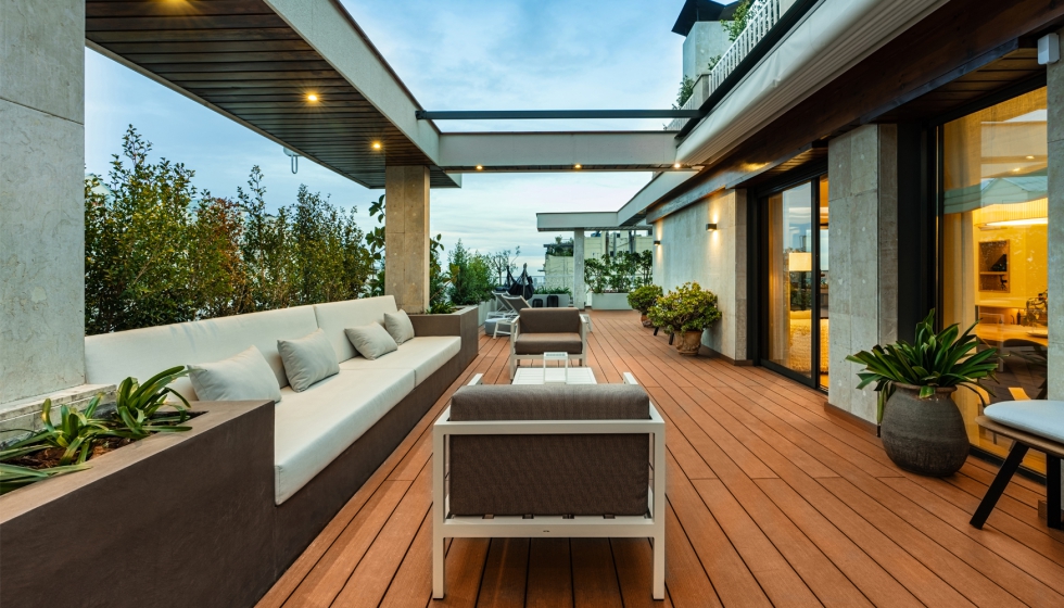 La amplia terraza de este d�plex permite disponer de zonas de relax en este lujoso �tico. Foto: Car�cter Photo