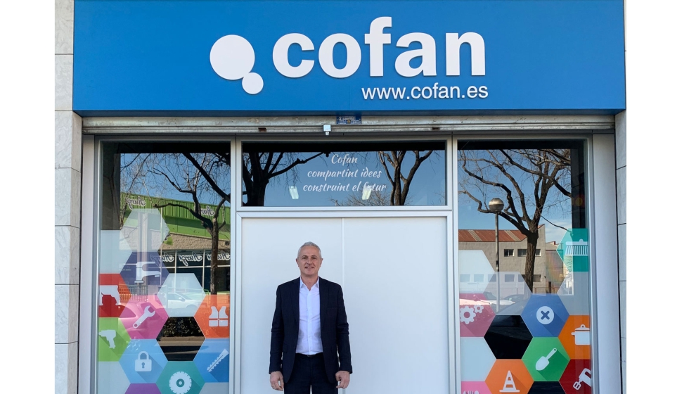 Juan Luque, director de Expansin Noreste de Cofan, ante el nuevo espacio Cofan en Barcelona