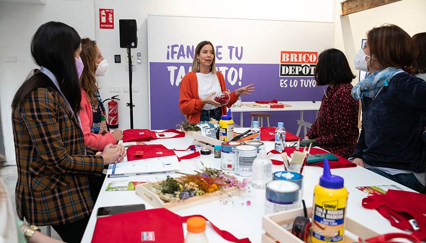 Para celebrar el Da de la Mujer, Brico Dept llev a cabo un workshop en Madrid capitaneado por Irene Echevarra...