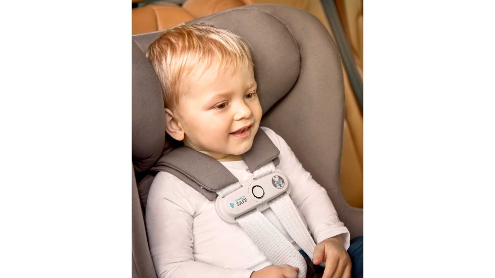 El dispositivo de seguridad SensorSafe, que se acopla a los arneses de las sillas de auto para ayudar a evitar situaciones crticas en el automvil...
