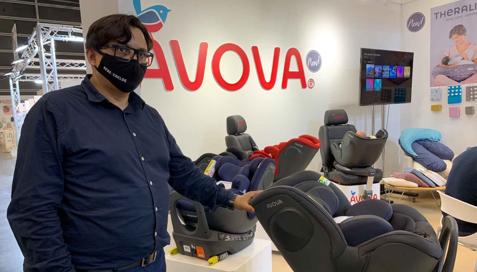 Osvaldo Molina, director de Bebe Rebelde, presenta la nueva distribucin de sillas auto de la marca Avova