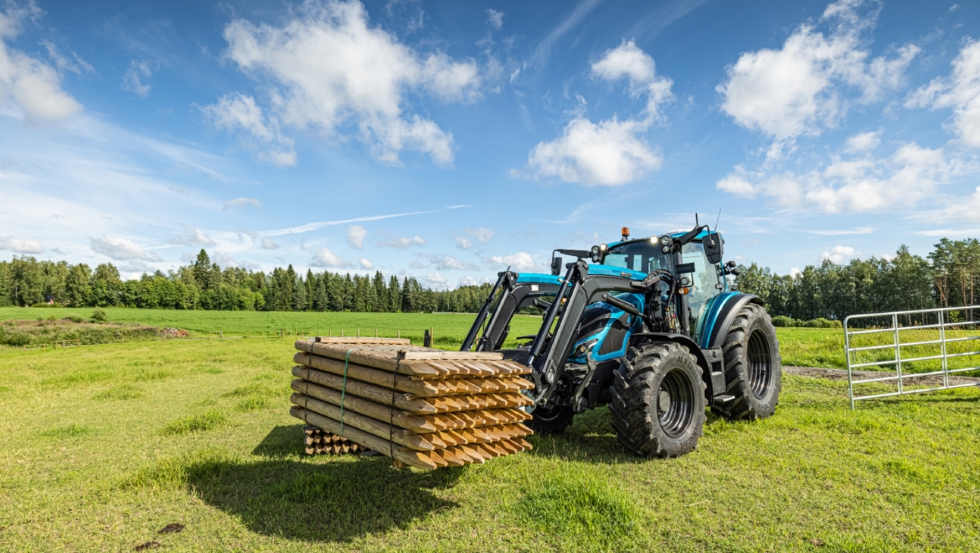 La Serie G es un tractor multiusos que se puede utilizar para tareas con cargador frontal, pulverizacin...