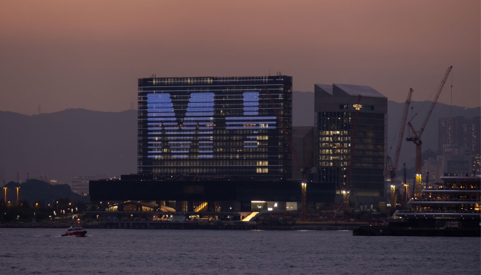 El icnico M+ Museum de Hong Kong se encuentra frente al puerto de Victoria, cuya arquitectura recuerda a una T invertida...