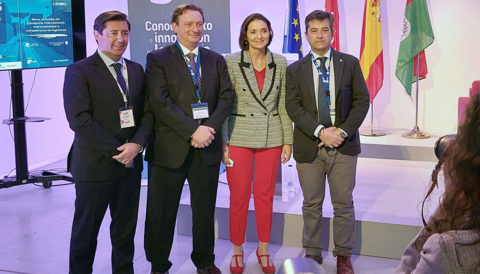 El presidente de la Comisin del Ferrocarril del Consejo General de Colegios Oficiales de Ingenieros Industriales ha presentado la iniciativa...