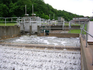 Aeracin de agua tratada en una planta de West Virginia (Estados Unidos). Con la aeracin se reducen sabores y olores. Foto: Sherry Wil...