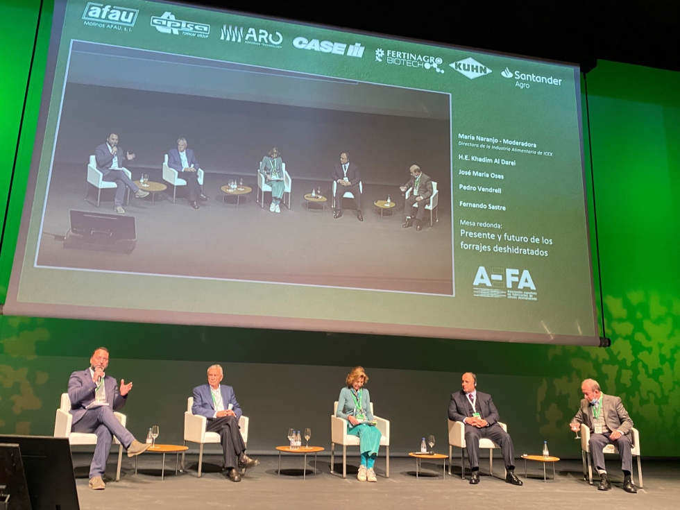 De izquierda a derecha, Fernando Sastre, Pedro Vendrell, Mara Naranjo, Khadim Al Darei y Jos M Oss