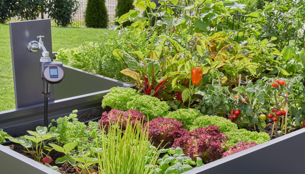 El set automtico de inicio de Gardena es la base idnea para este eficiente sistema de riego por goteo de jardineras y terrenos plantados...
