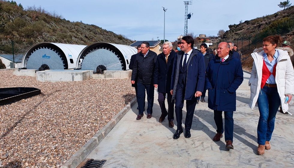 Un momento de la visita del consejero de Fomento y Medio Ambiente, Juan Carlos Surez-Quiones, a la nueva EDAR de la localidad zamorana de Alcaices...